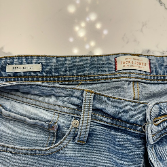 Men’s denim shorts - Picture 2 of 2